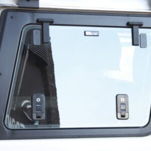 Toyota Land Cruiser 76 Gullwing Window / Right Hand Side Glass - Afbeelding 3